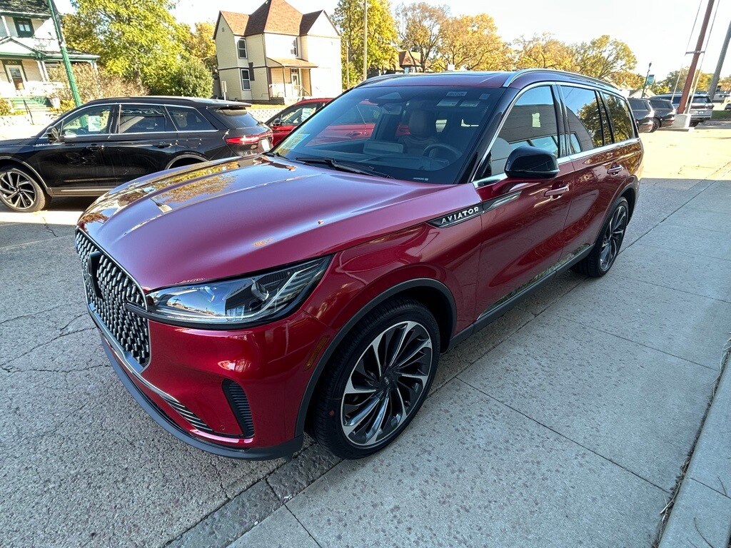 2025 Lincoln Aviator Reserve photo 2