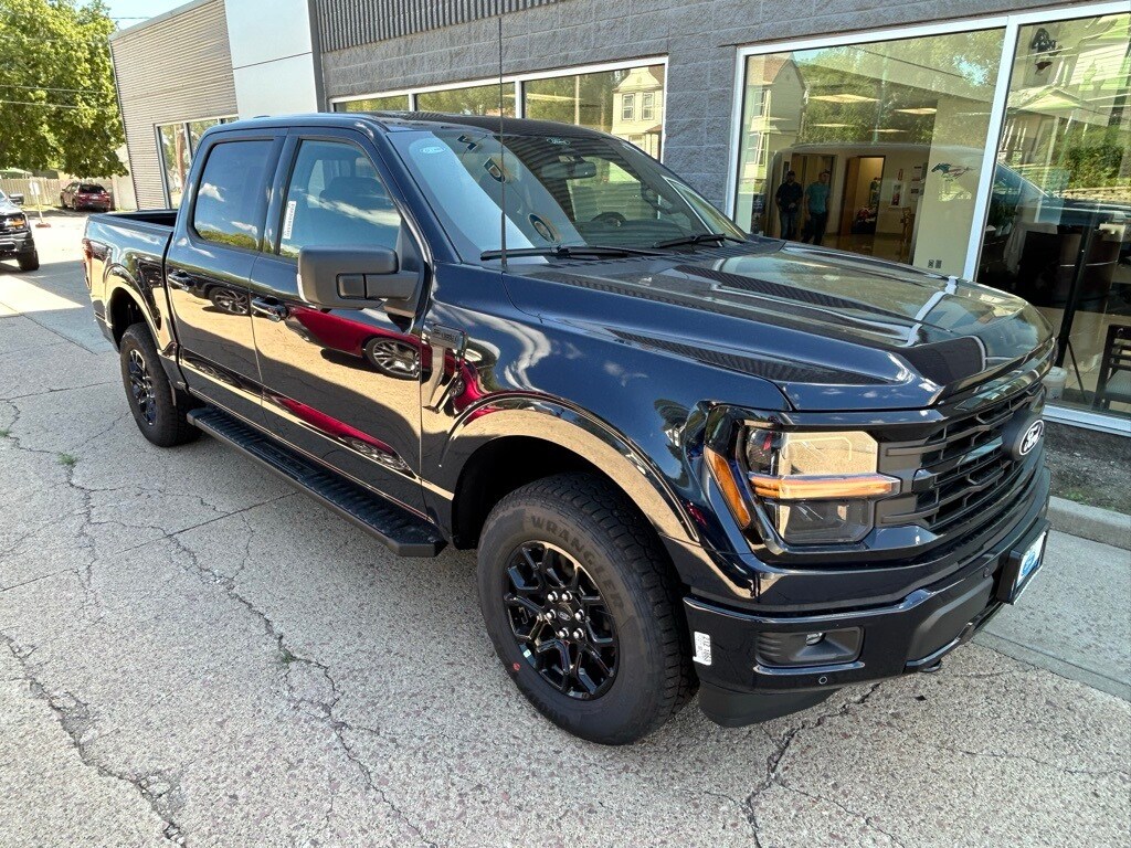 2025 Ford F-150 XLT photo 3
