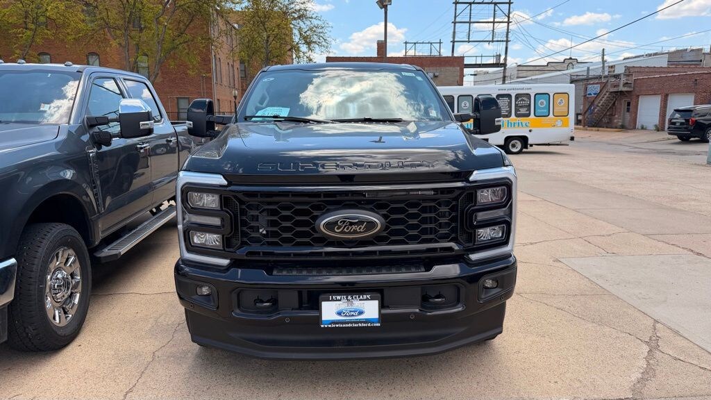 New 2026 Ford F-350 F-350® Lariat® Truck Crew Cab