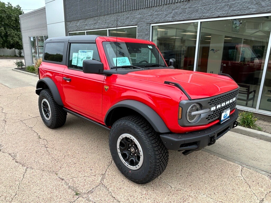 2024 Ford Bronco Badlands photo 3