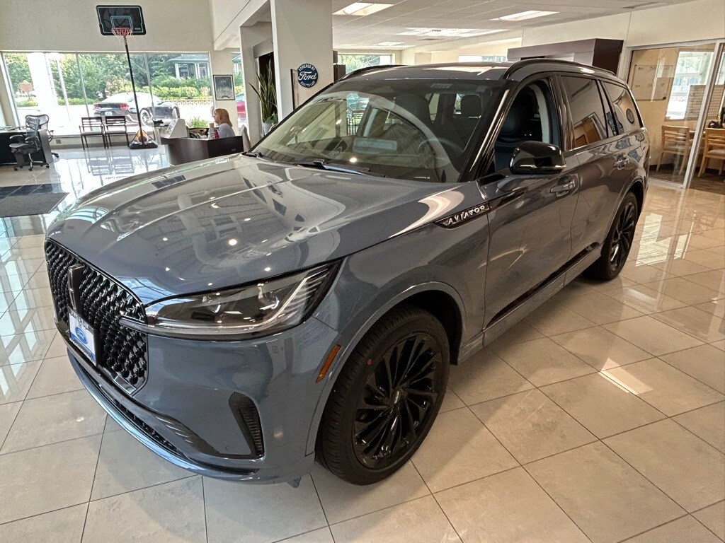2025 Lincoln Aviator Reserve photo 2