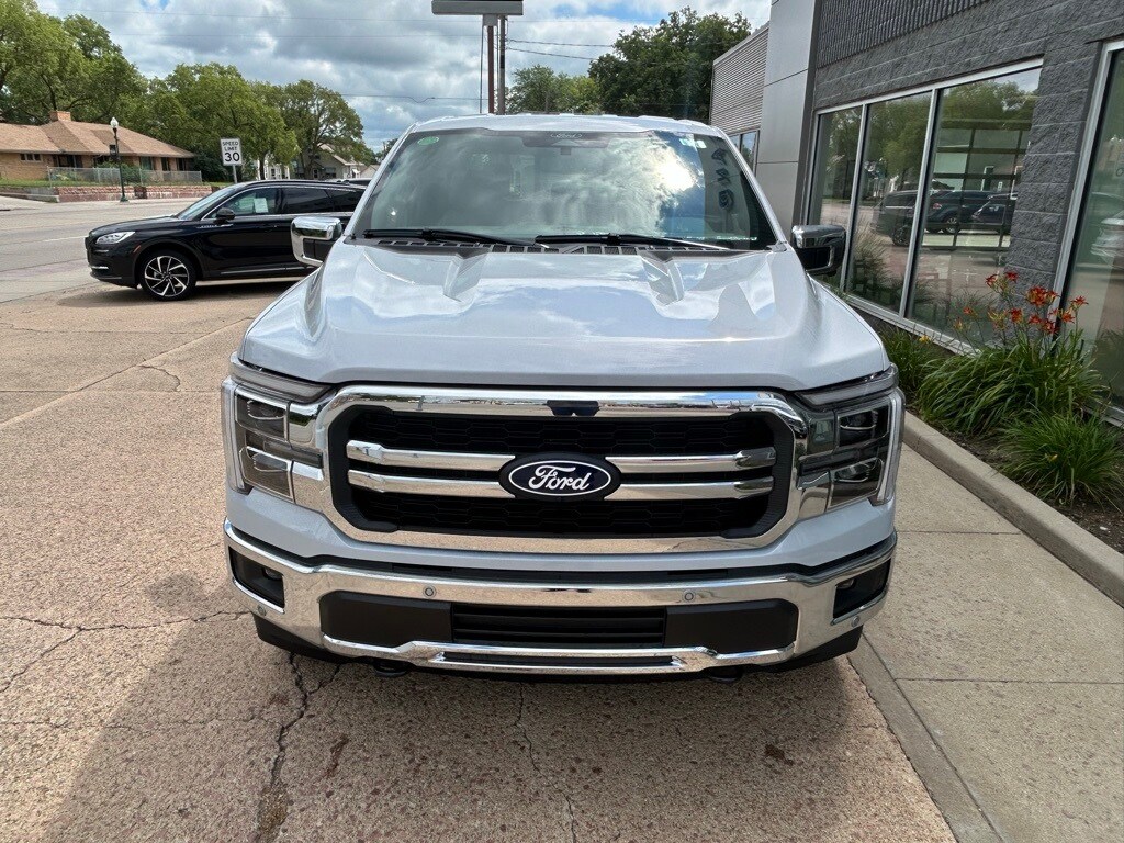 2025 Ford F-150 Lariat photo 3