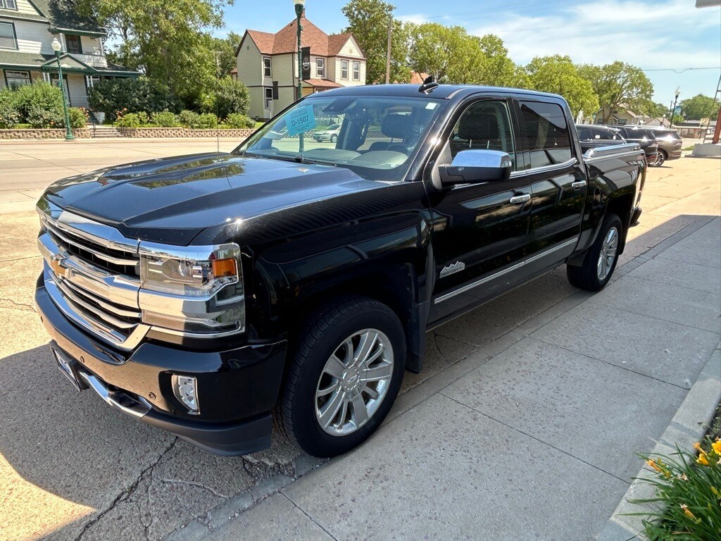 2017 Chevrolet Silverado 1500 High Country photo 2