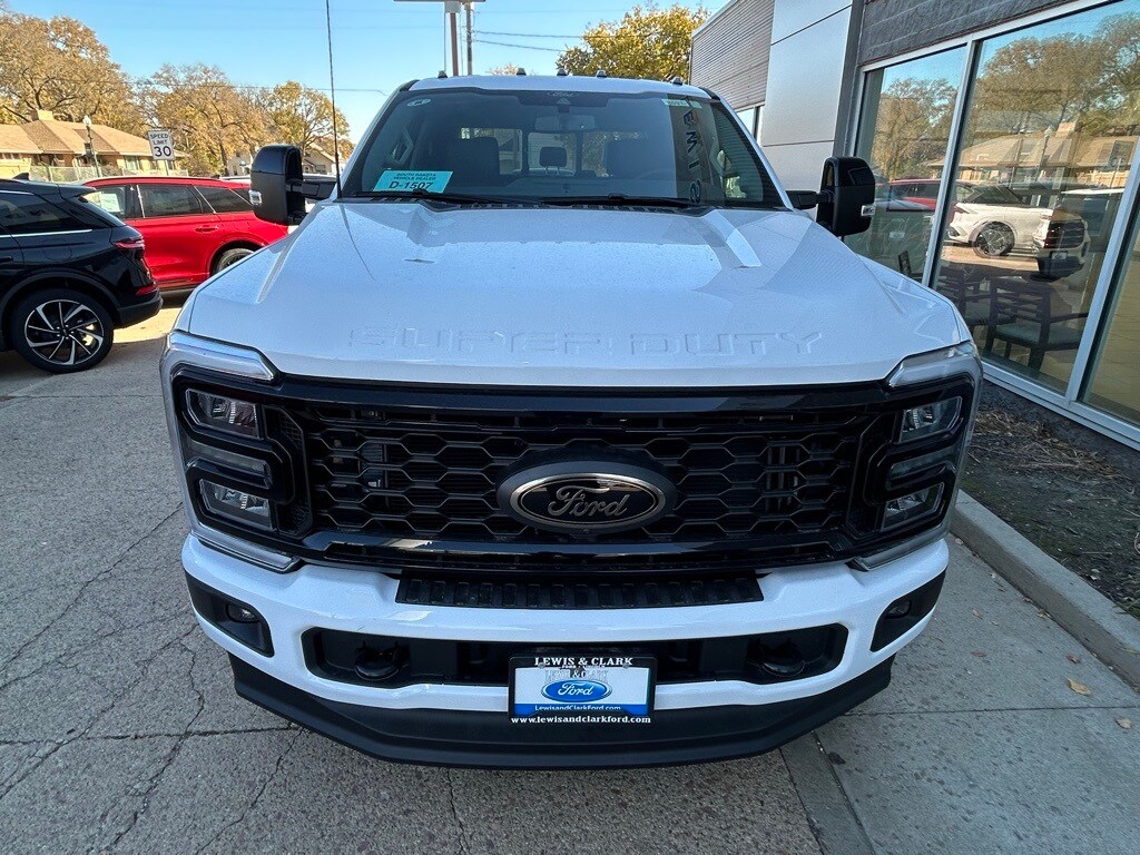 2026 Ford F-350 Lariat photo 3