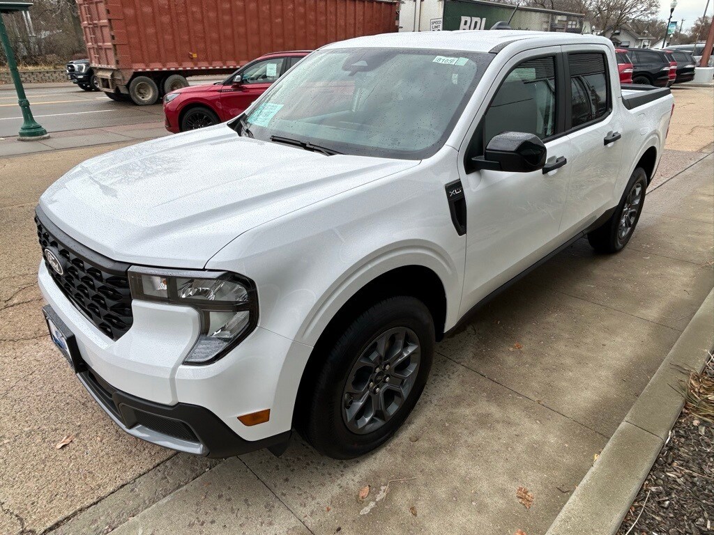 2025 Ford Maverick XLT photo 2