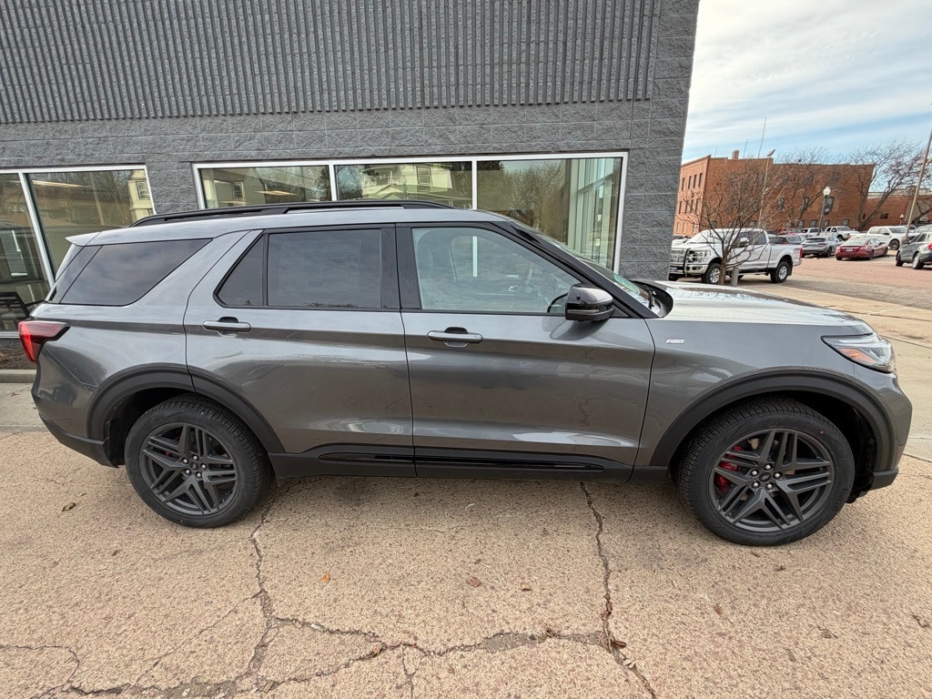 2026 Ford Explorer ST-LINE's photo