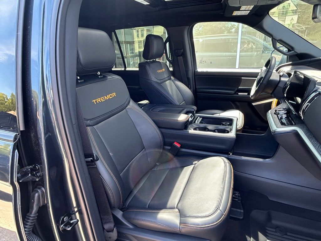 2025 Ford Expedition Tremor - Photo 7