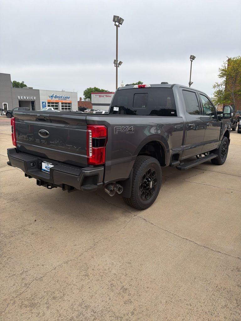 2026 Ford F-250 Super Duty Lariat - Photo 2