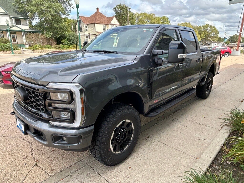 2026 Ford F-250 Lariat photo 2