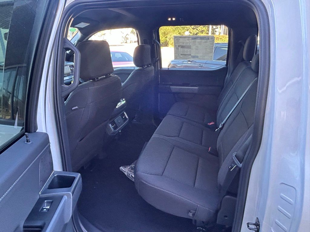 2025 Ford F-150 XLT - Photo 12