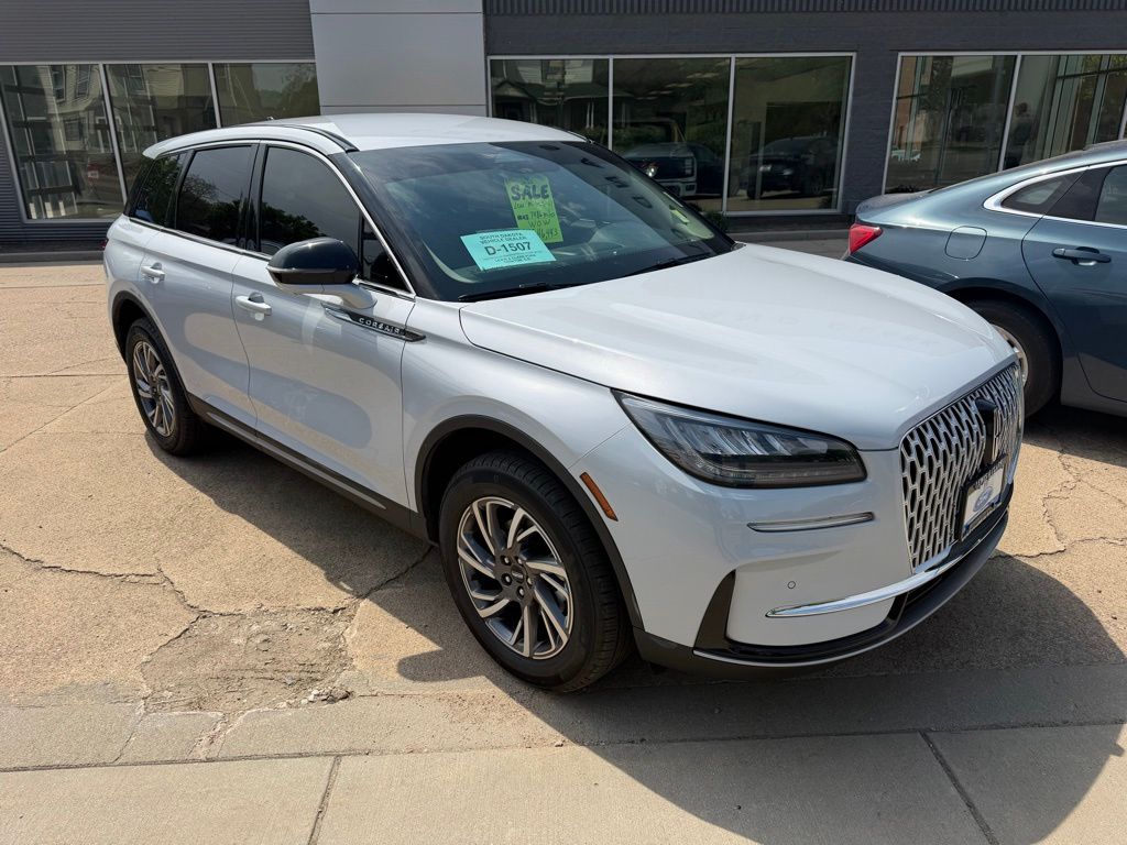 2025 Lincoln Corsair Premiere AWD's photo