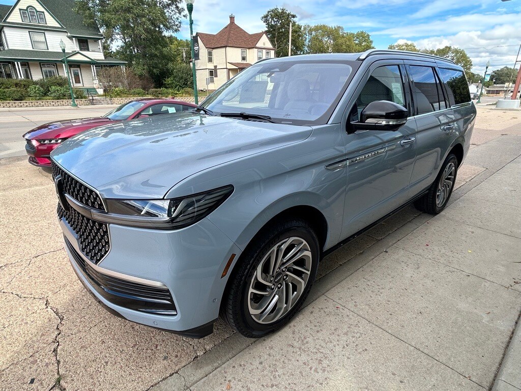 2025 Lincoln Navigator Reserve photo 2