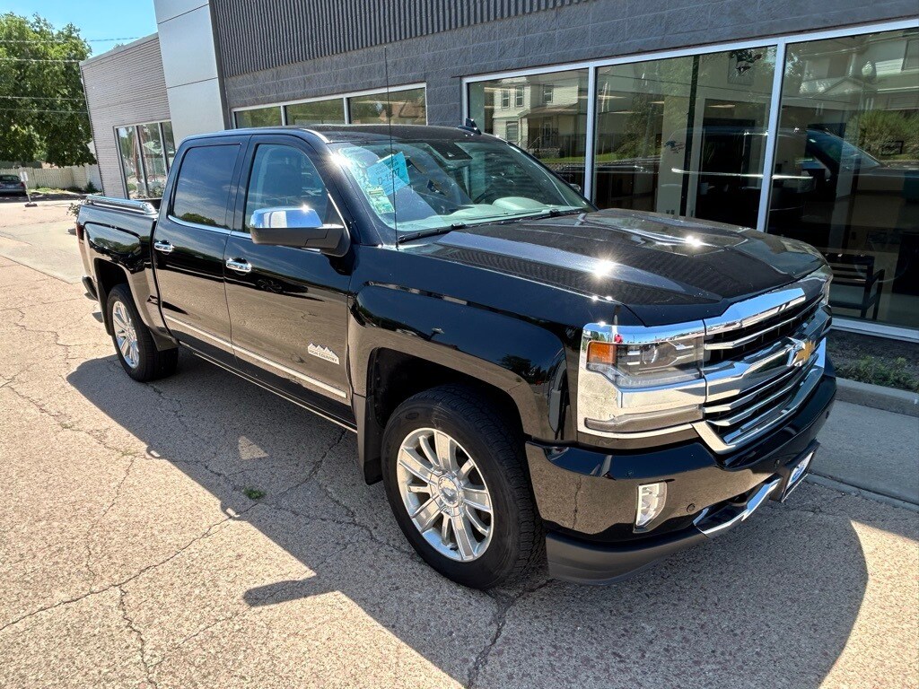 2017 Chevrolet Silverado 1500 High Country photo 4