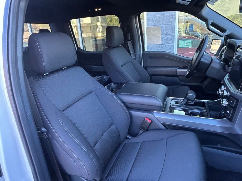 2025 Ford F-150 XLT - Photo 6