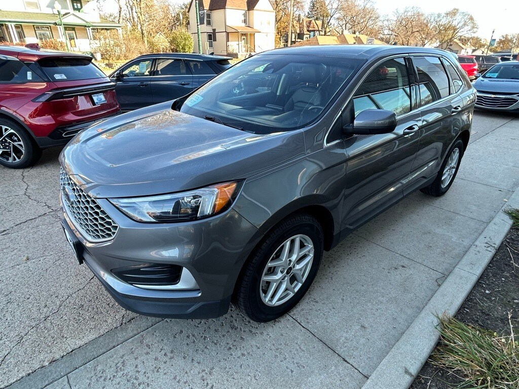 2023 Ford Edge SEL photo 2
