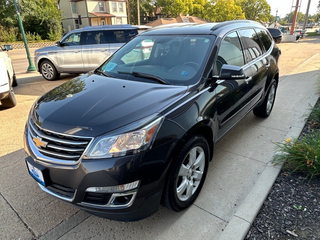 Used 2017 Chevrolet Traverse 1LT with VIN 1GNKRGKD0HJ282693 for sale in Yankton, SD