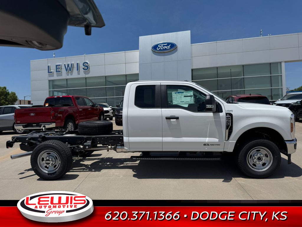 2025 Ford F-350 XL photo 4