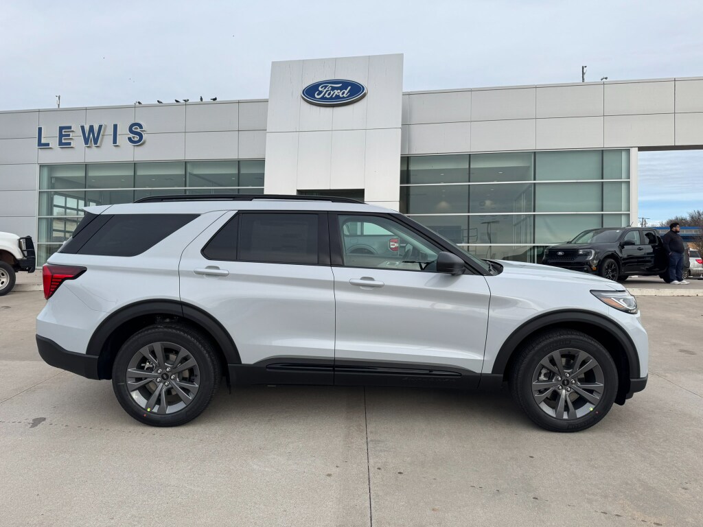 2026 Ford Explorer photo 2