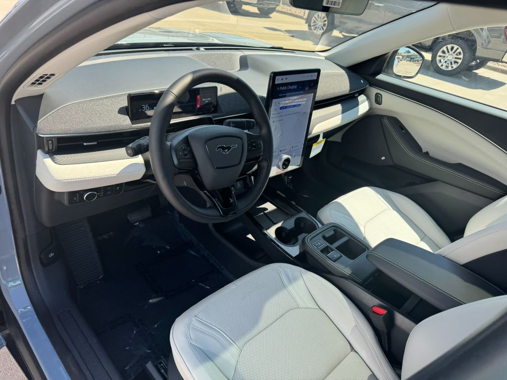 2025 Ford Mustang Mach-E Premium - Photo 6