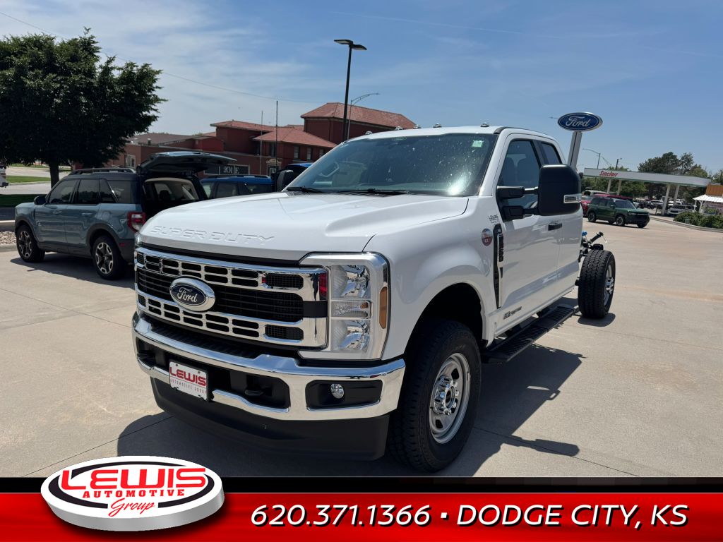 2025 Ford F-350 XL photo 2