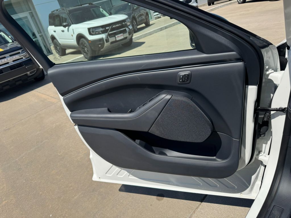 2025 Ford Mustang Mach-E Select - Photo 18