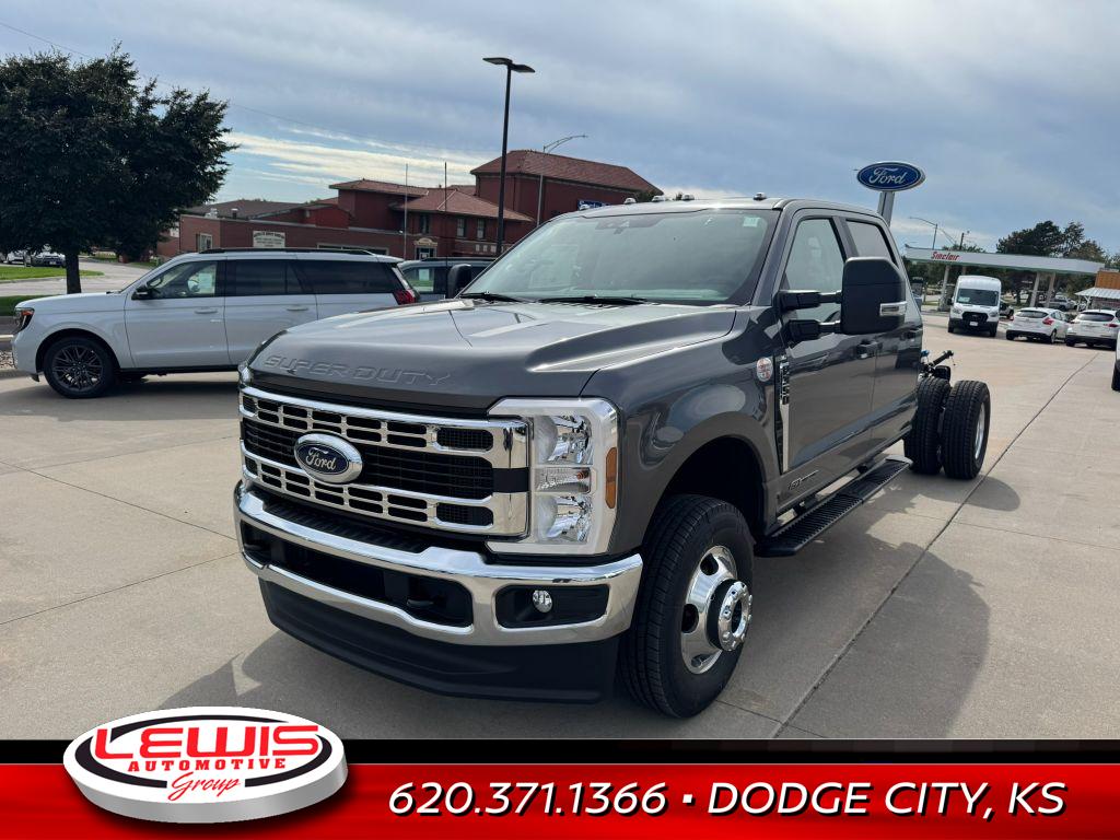 2026 Ford F-350 XL photo 2