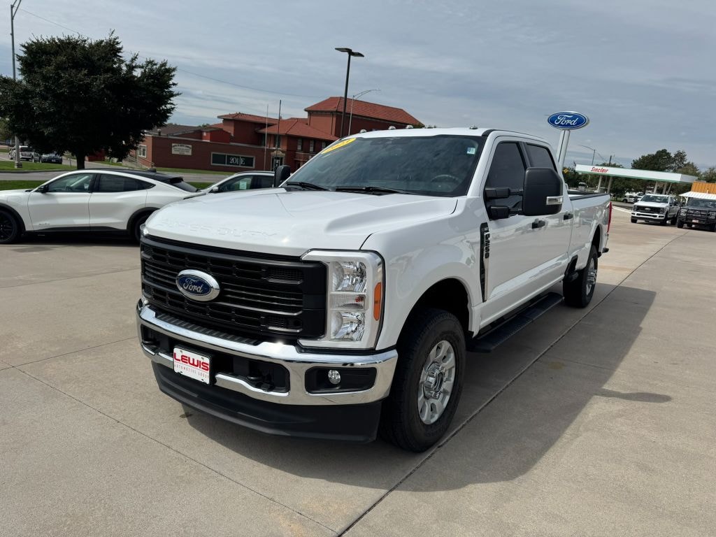 Used 2023 Ford F-250 XLT Truck Crew Cab