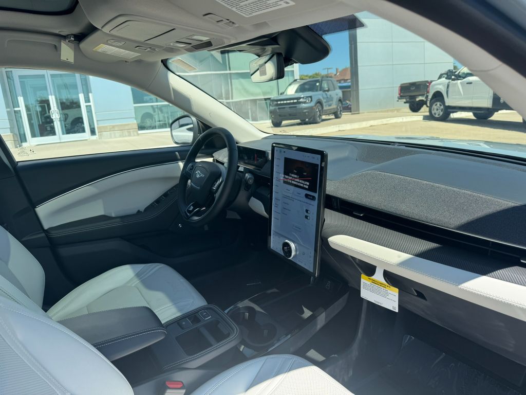 2025 Ford Mustang Mach-E Premium - Photo 24