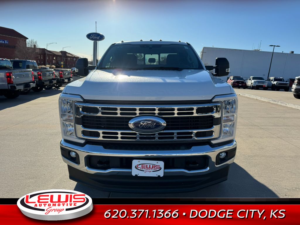 2025 Ford F-350 XL photo 3