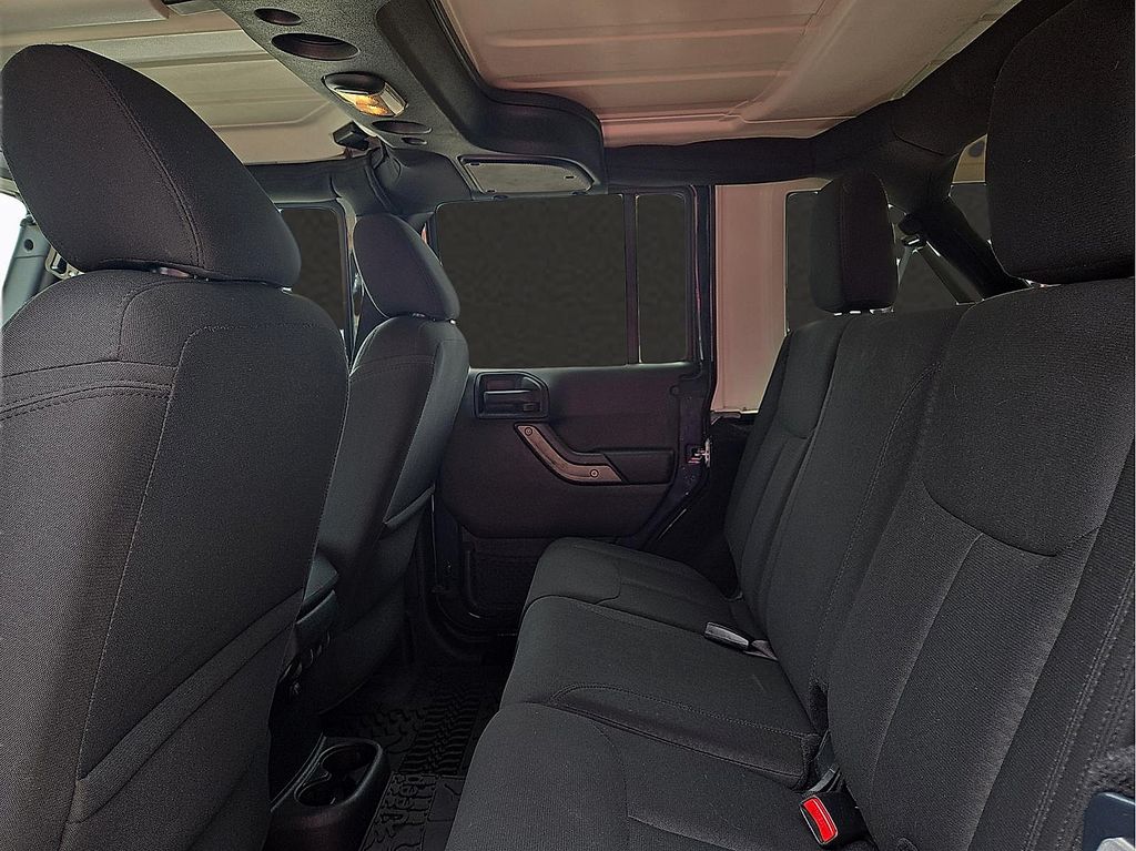 2016 Jeep Wrangler Unlimited Willys Wheeler - Photo 9