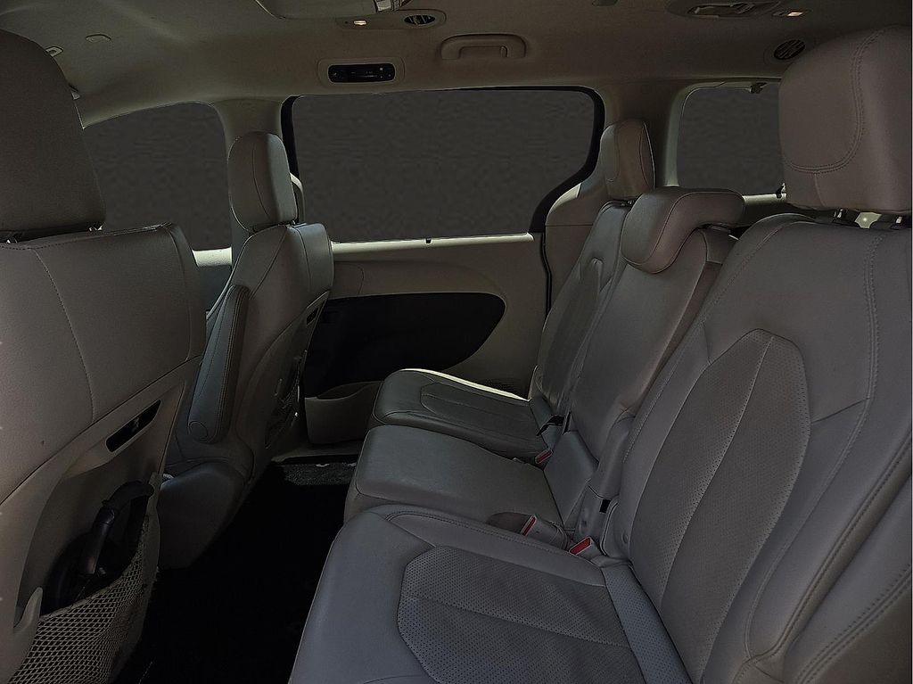 2018 Chrysler Pacifica Touring L - Photo 10