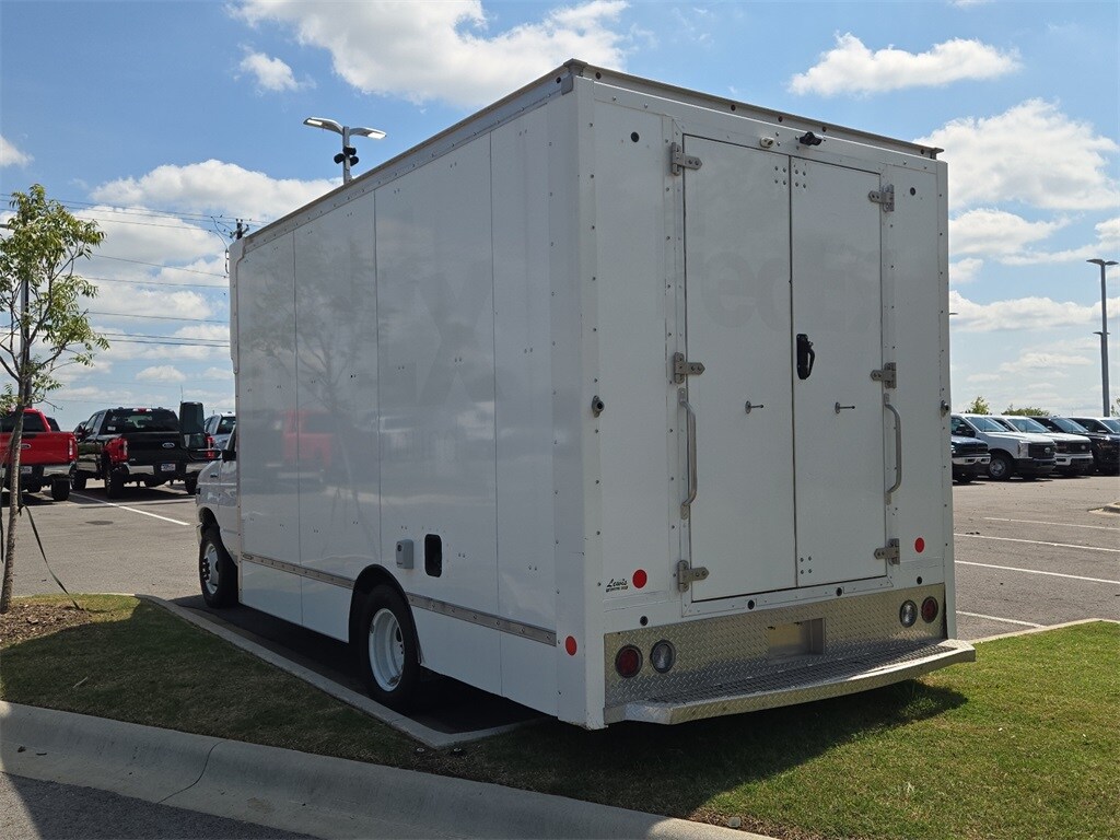 2022 Ford E-350 photo 3