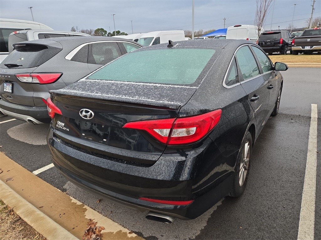 2016 Hyundai Sonata Base photo 3