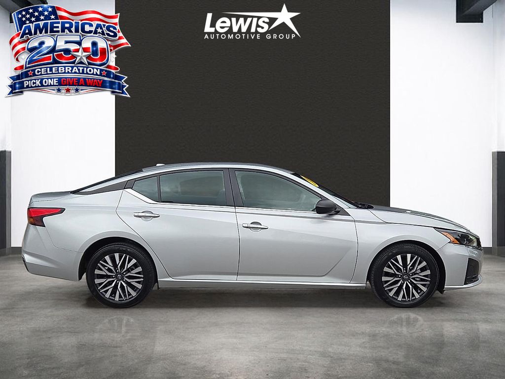2024 Nissan Altima SV - Photo 5