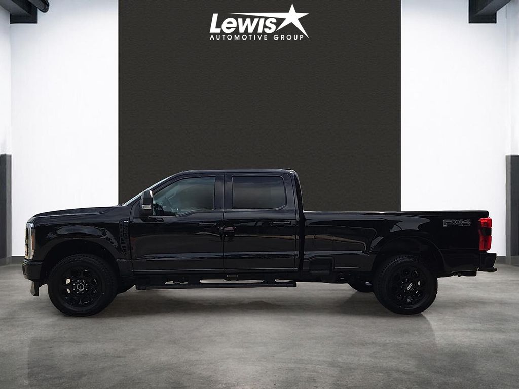 2026 Ford F-350 Super Duty XLT - Photo 2