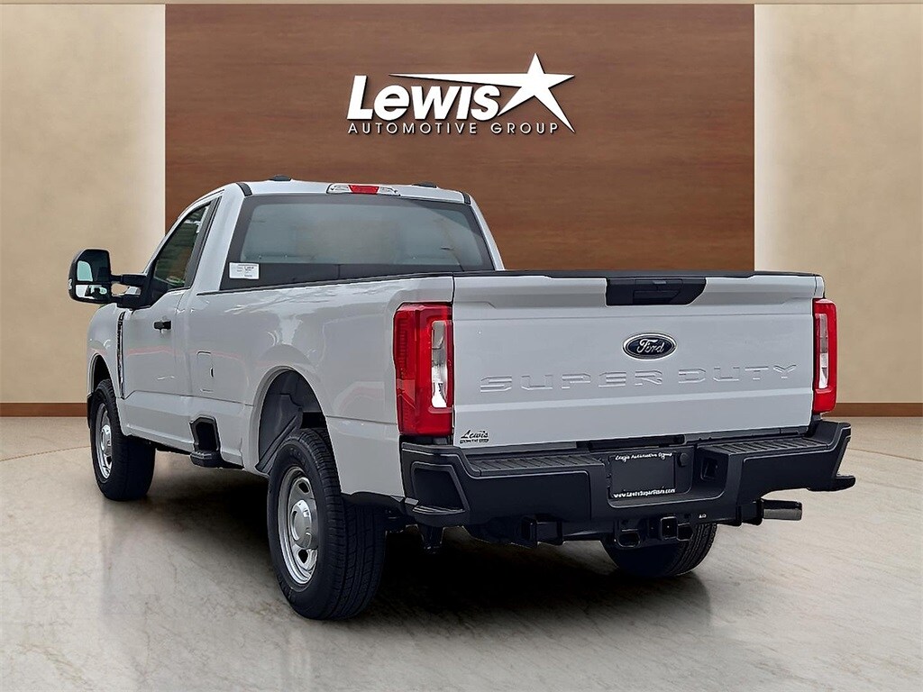 2025 Ford F-350 photo 4