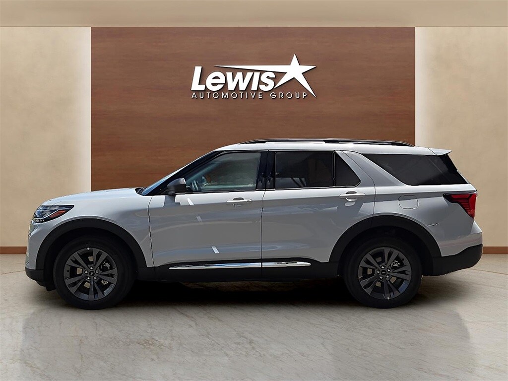 2025 Ford Explorer photo 2