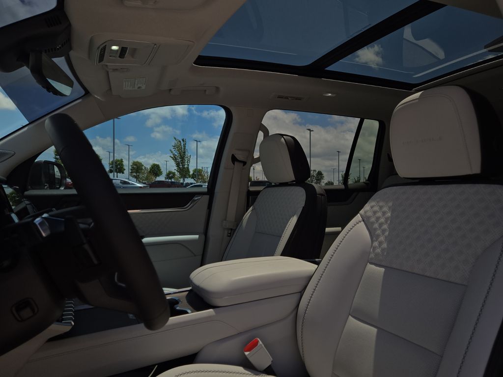 2024 GMC Acadia Denali - Photo 14