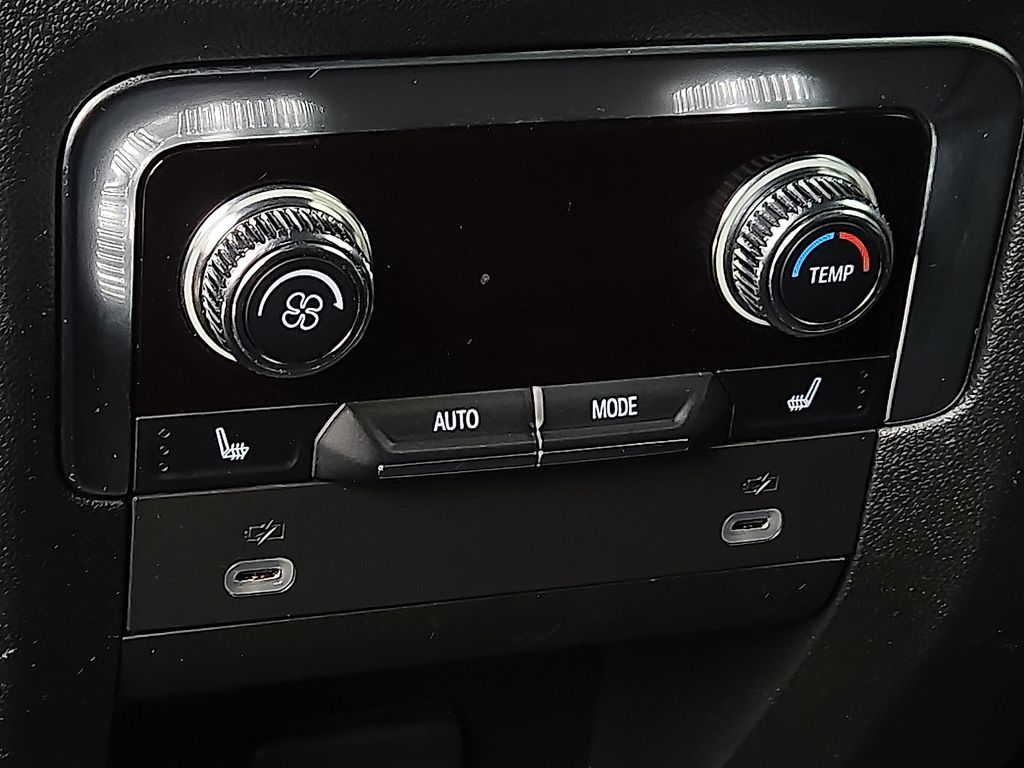 2024 GMC Yukon AT4 - Photo 11