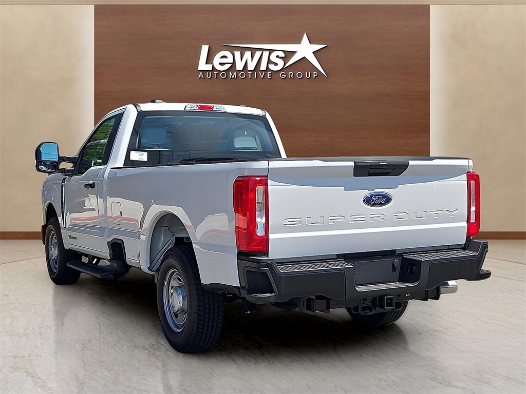 2025 Ford F-250 photo 2