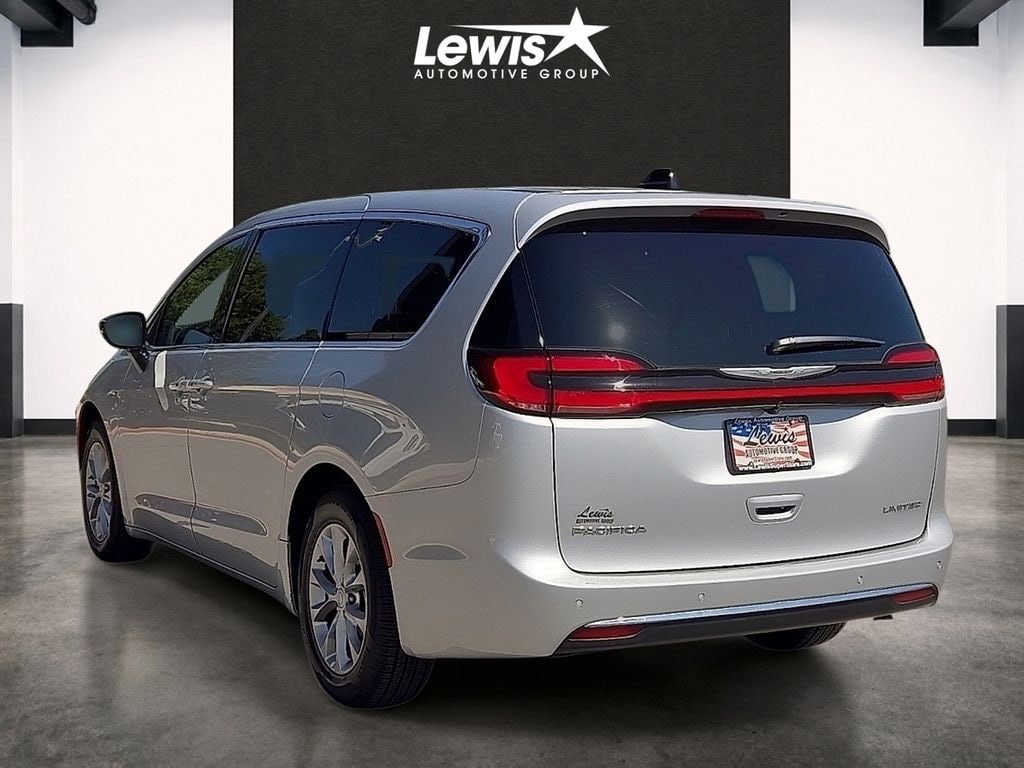 Used 2026 Chrysler Pacifica Limited Van Passenger Van