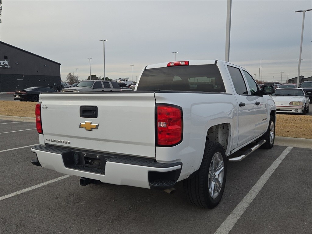 2018 Chevrolet Silverado 1500 Custom photo 3