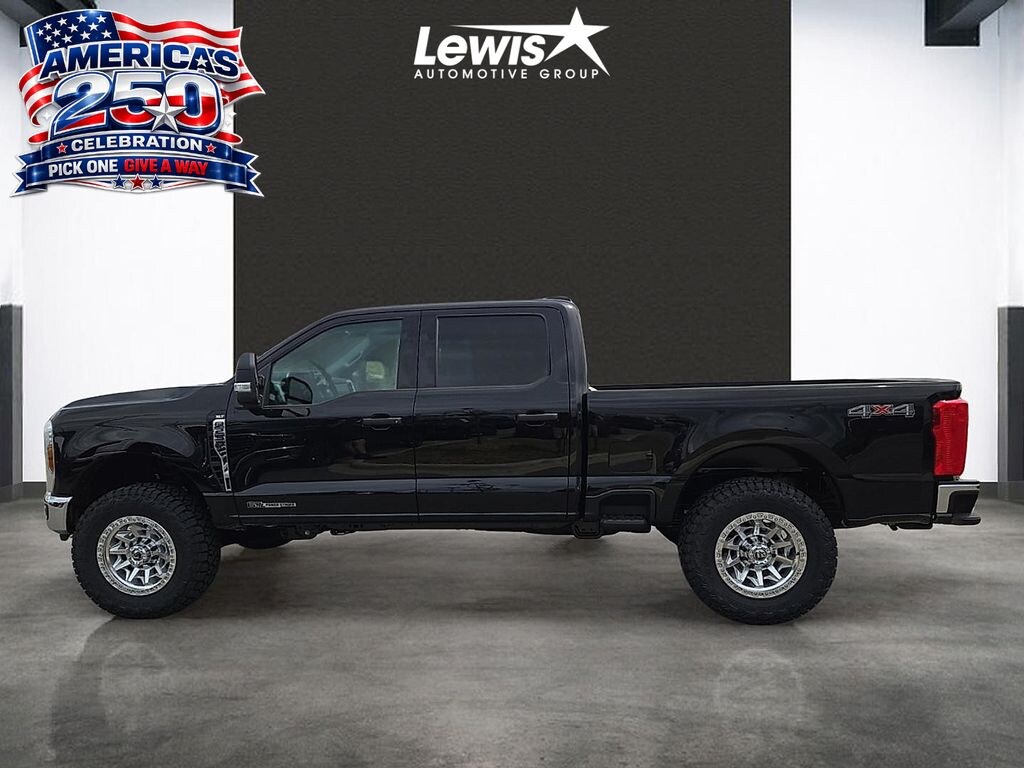 New 2026 Ford F-250SD XLT Truck Crew Cab