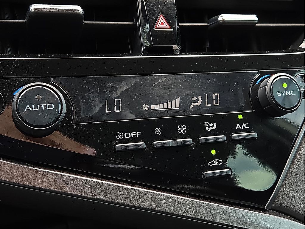 2024 Toyota Camry SE - Photo 14
