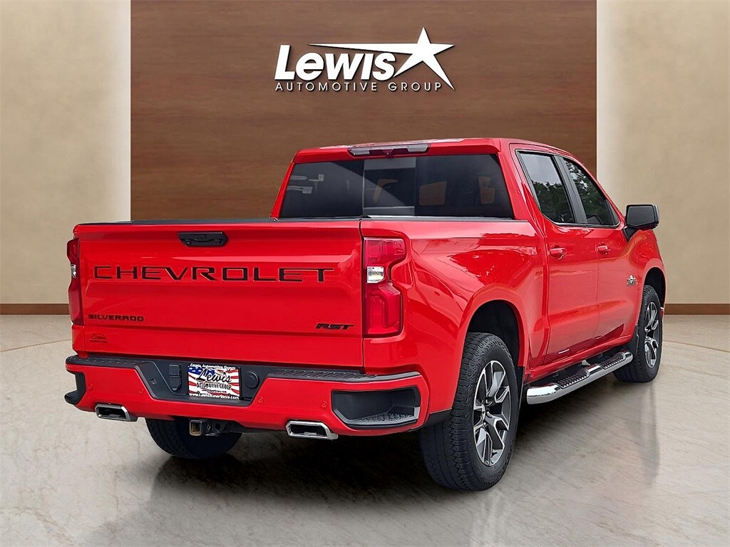2022 Chevrolet Silverado RST photo 4