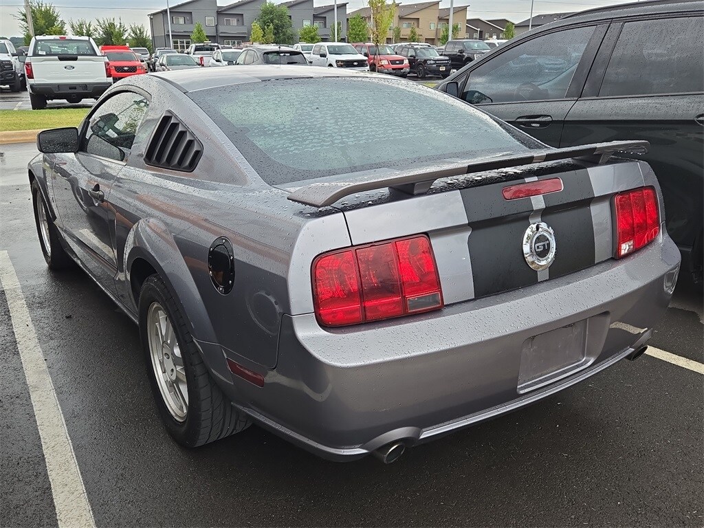 2007 Ford Mustang GT Deluxe photo 2
