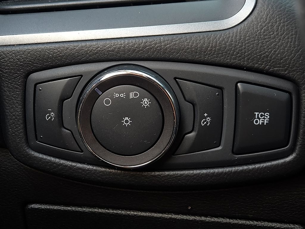 2019 Ford Edge SE - Photo 17