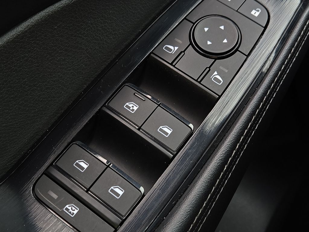 2025 Nissan Rogue SV - Photo 16