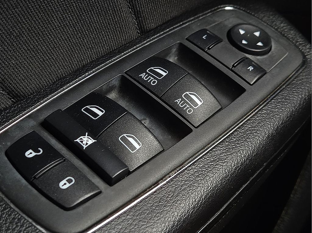 2022 Dodge Charger R/T - Photo 17
