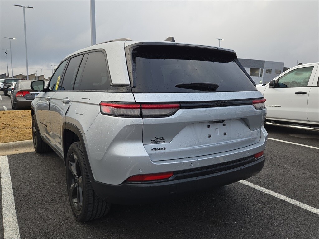 2024 Jeep Grand Cherokee Altitude photo 2